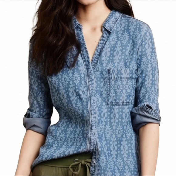 HOLDING HORSES Anthropologie Ikat Damask Boho Chambray Collard Button Down - Picture 1 of 8